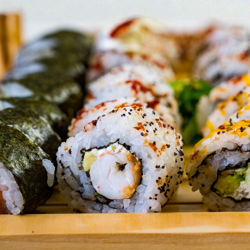 Bandeja de sushi variados